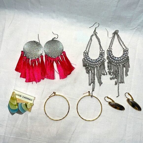 5 pairs of earrings  - Picture 2 of 7